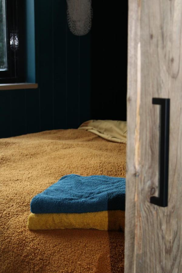 Tiny House In De Boomgaard Bed & Breakfast Stad aan 't Haringvliet Exterior photo